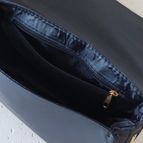 Versace parfums crossbody purse and clip-on - Picture 11 of 16